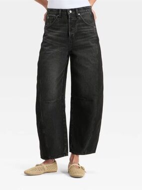 Universal Thread Women's High-Rise Curved Leg Barrel Jeans - Black - 14